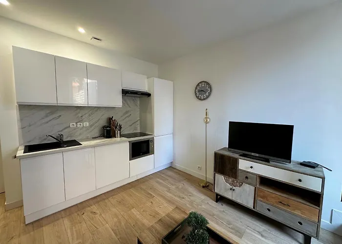 La Fontaine Apartment *